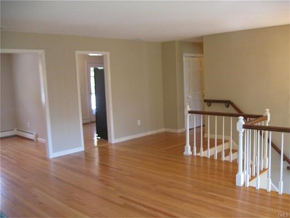 3rd image of 16 Hilltop Dr