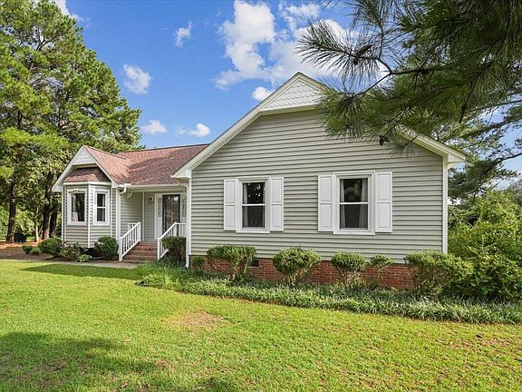 3rd image of 114 Lakeside Cir