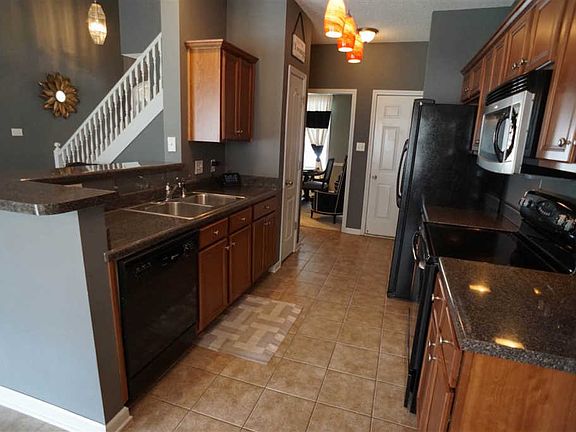 4th image of 369 Fleets Hill Dr