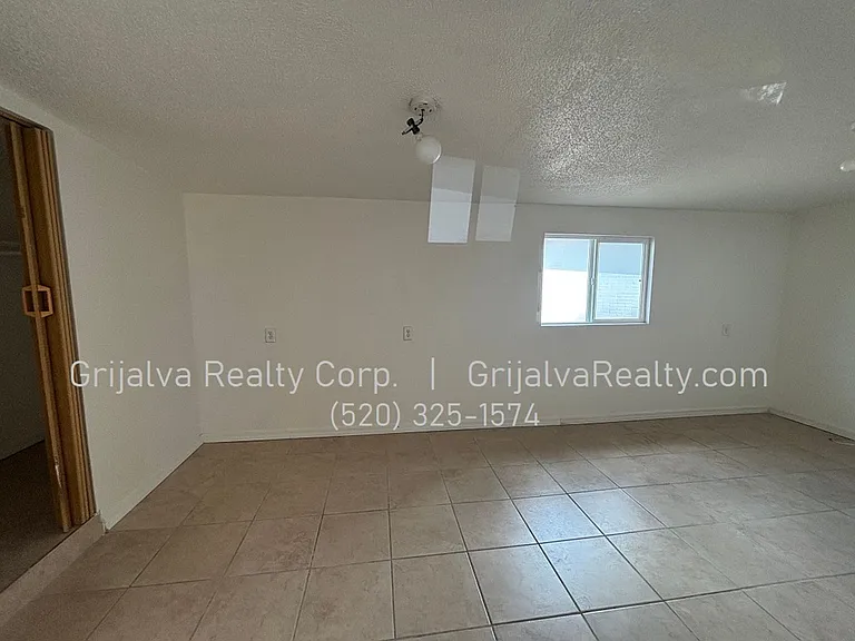 7421 E Rose Dr — Photo 10