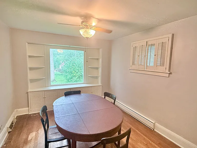 284 Castle Blvd — Photo 2