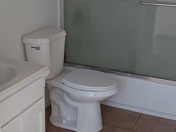 5th image of 10404 S Wilmington Ave