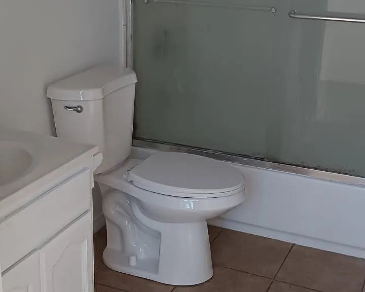 10404 S Wilmington Ave — Photo 5