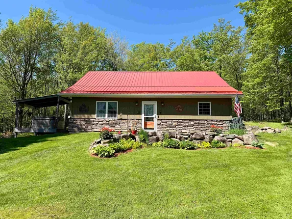30 Parkview Rd, Saint Regis Falls, NY 12980