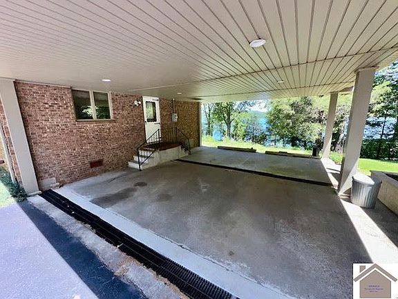 4th image of 165 Kit Carson Ln