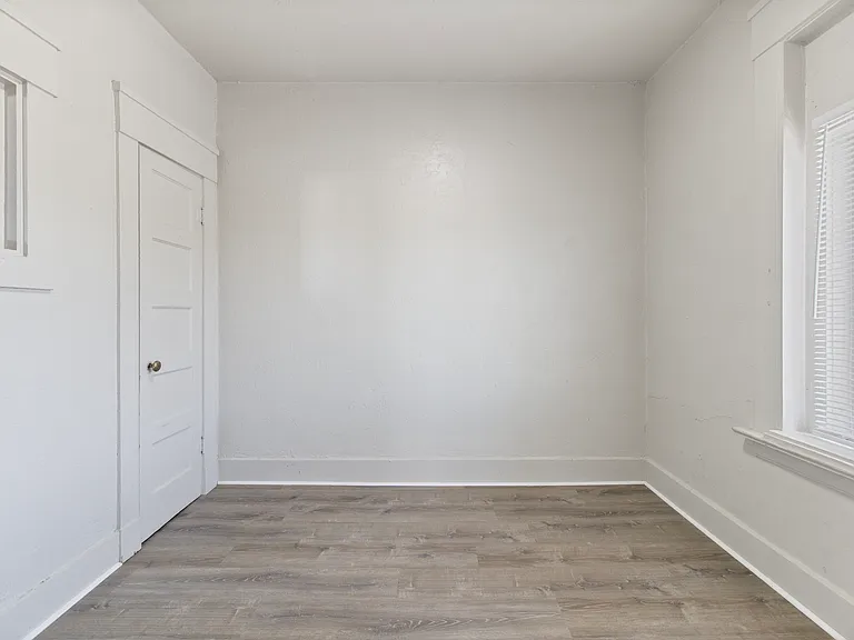 128 Broadway Ave N #2 — Photo 16