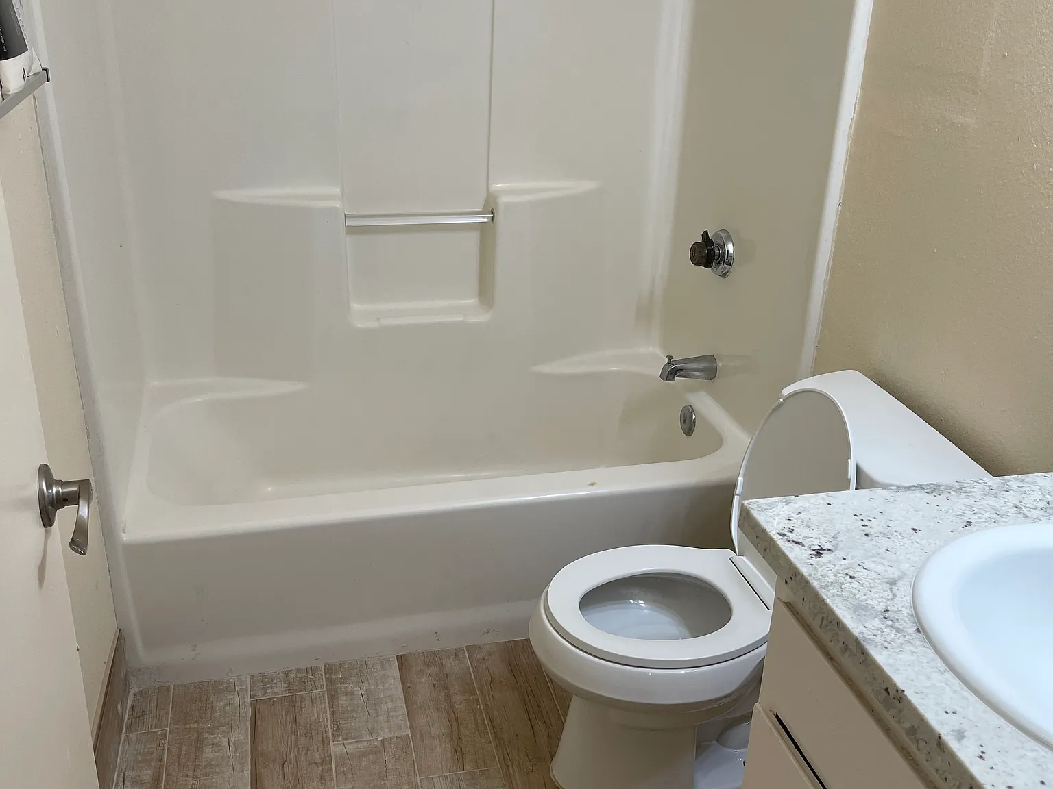 3 bed, 1050 sqft, $1,850 — Photo 4