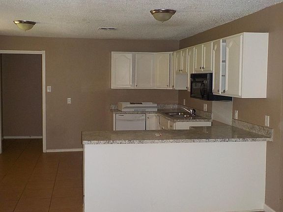 3rd image of 6708 John Dr
