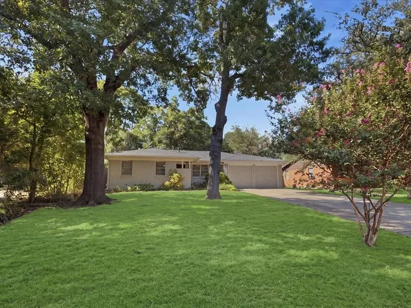 4711 Hope St, River Oaks, TX 76114