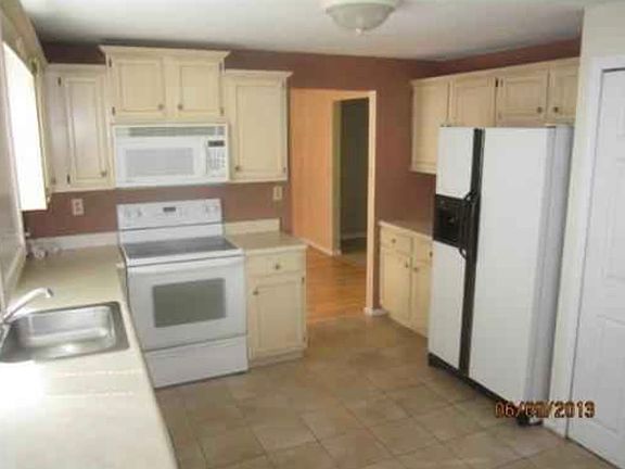 3rd image of 219 Lucas Dr