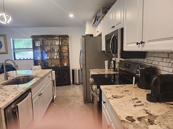 5th image of 413 SW 10th St