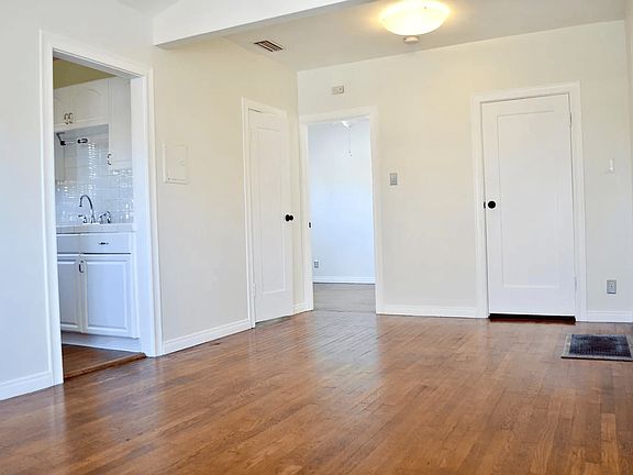 2nd image of 3524 Ellsworth St #660