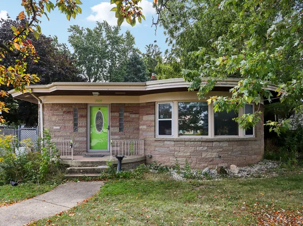 2009 Rapids Dr, Racine, WI 53404