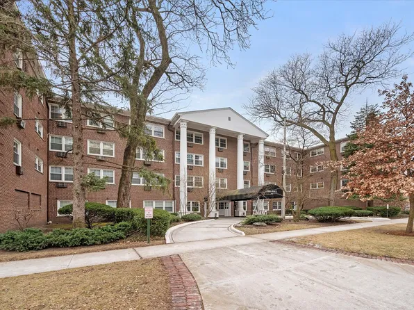 1025 Randolph St APT 206, Oak Park, IL 60302