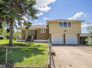 10 Taylor St, Bristol, PA 19007