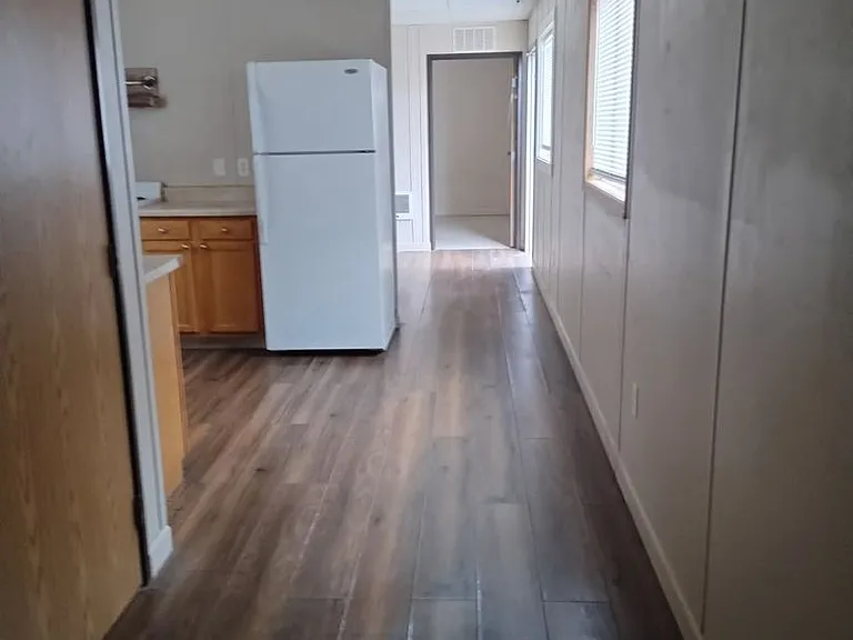 317 E Smith St — Photo 11