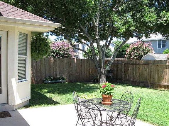 2nd image of 1024 Blackthorn Dr