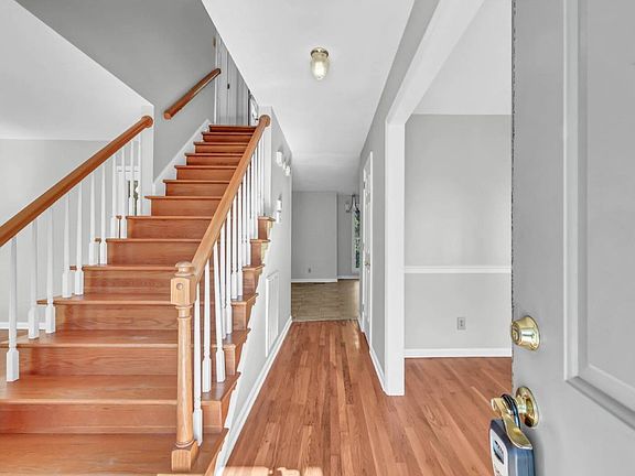 3rd image of 331 Dunbrook Dr