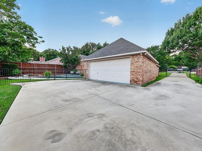 3509 Edgehill St — Photo 33
