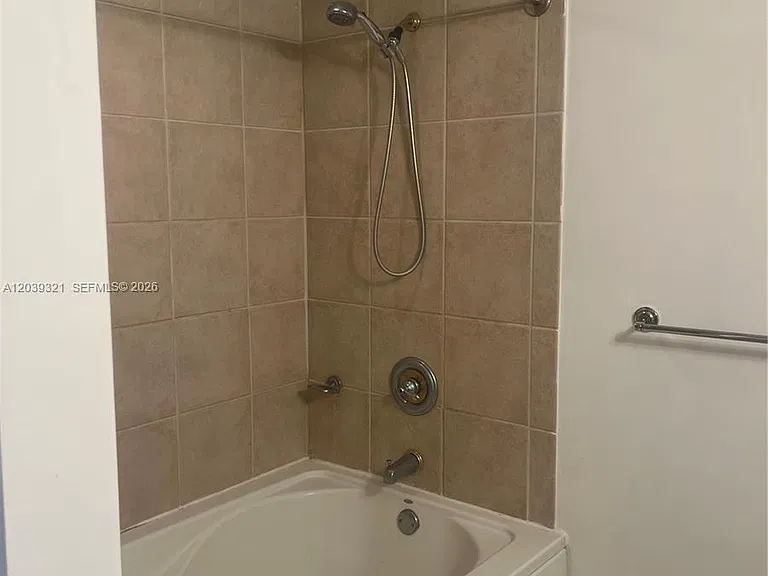 19501 W Country Club Dr #611 — Photo 18