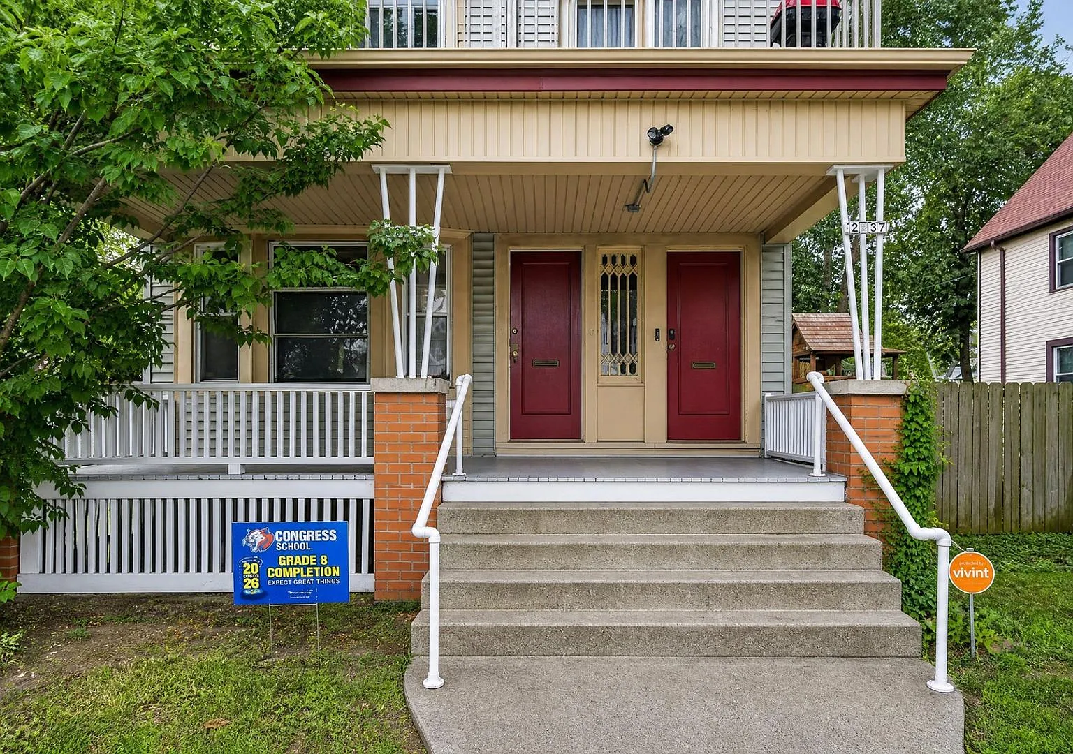 Charming 3BR Duplex in Milwaukee — Photo 1
