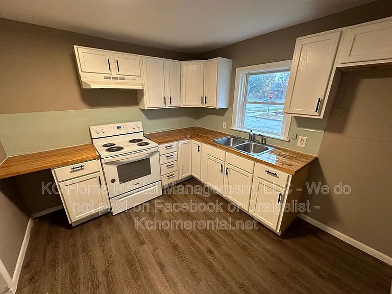1200 E 23rd St S — Photo 12