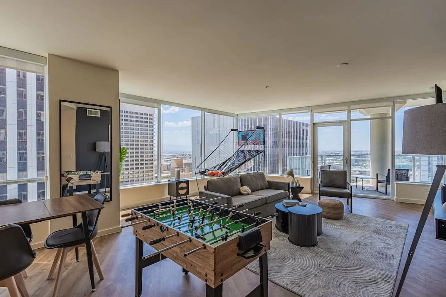2 bed, 2.0 bath, 1399 sqft, $6,400 — Photo 2
