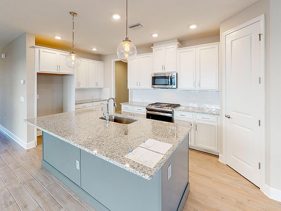 4th image of 177 Dalton Cir