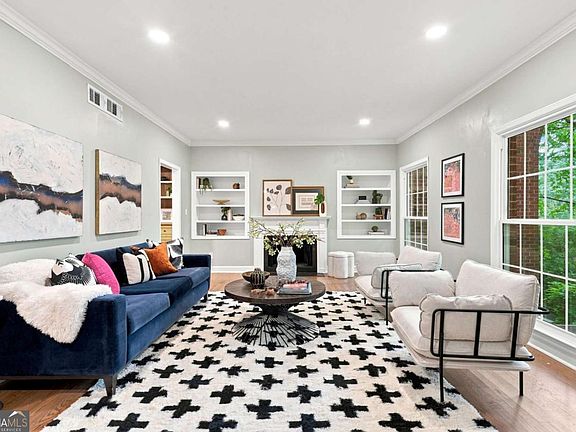 4th image of 423 Jefferson Cir
