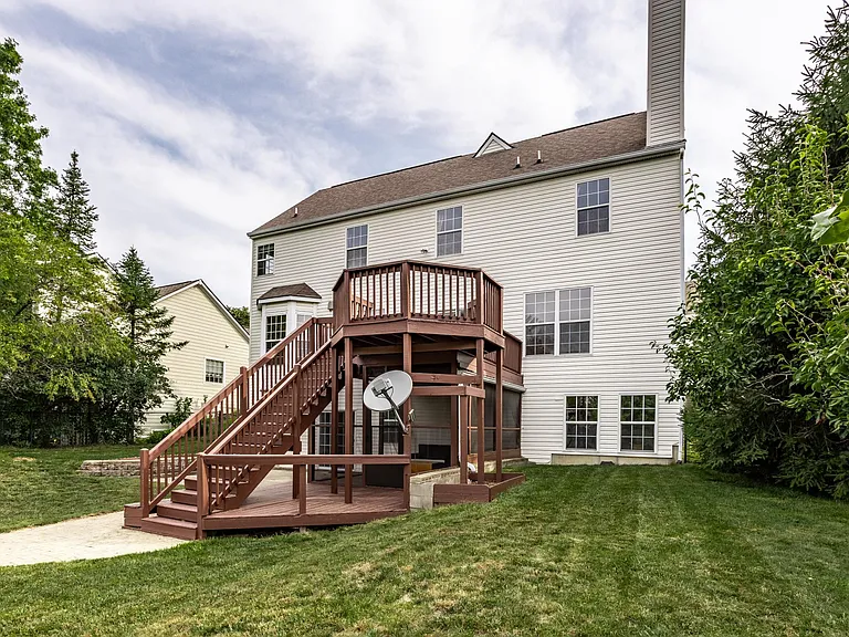 6765 Woodcliff Cir — Photo 43