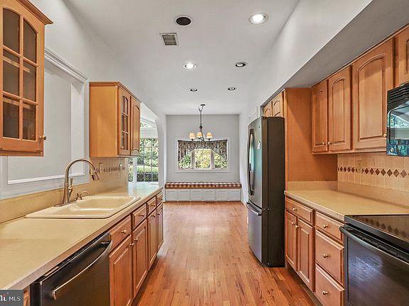 3rd image of 13412 Arbor Dr
