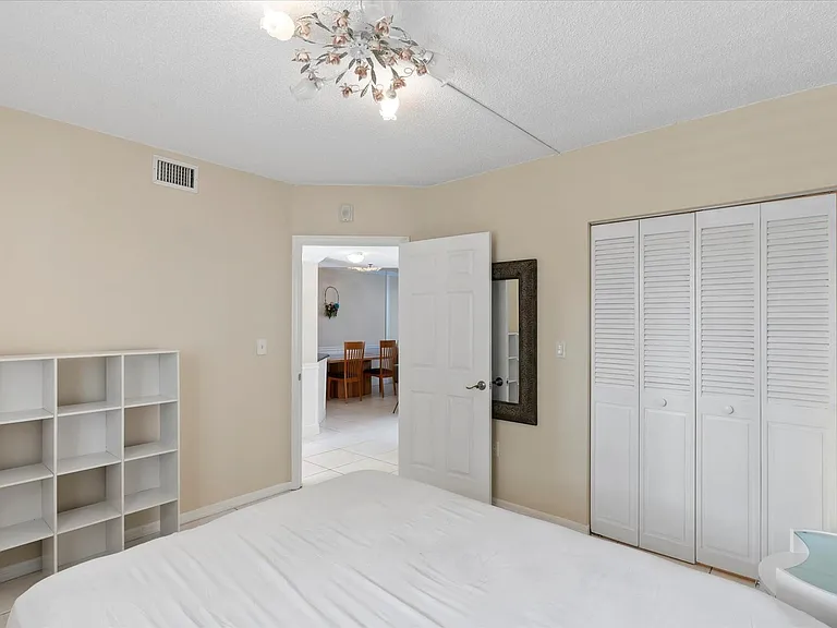 18260 N Bay Rd #304 — Photo 30