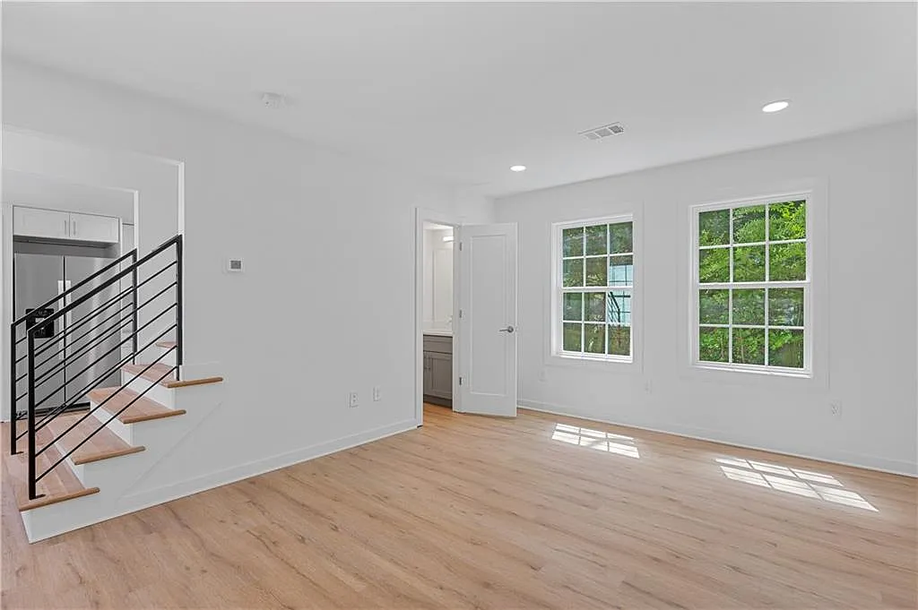 2 bed, 2.5 bath, 1200 sqft, $2,100 — Photo 3