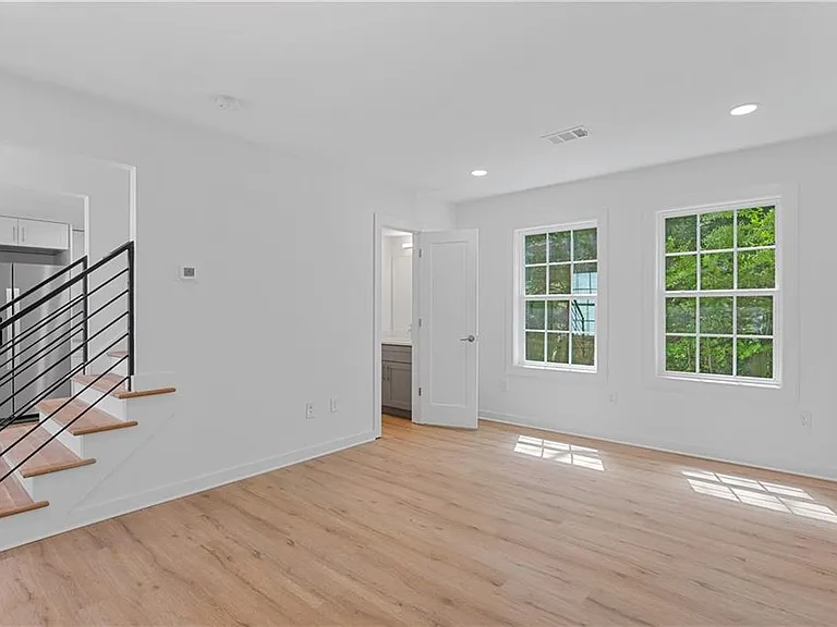 237 N Howard St NE #3 — Photo 3