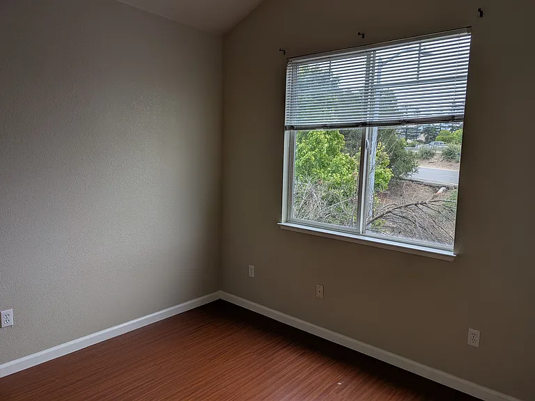 1447 Maple Ave — Photo 9