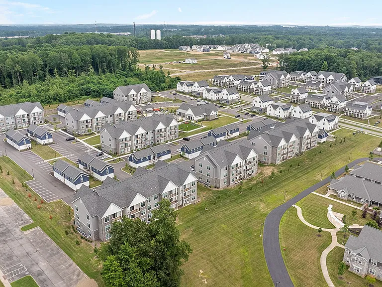 Parkview at Spring Hill Apartments — Photo 12