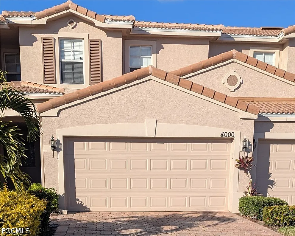 3 bed, 2.5 bath, 1650 sqft, $1,875 — Photo 1