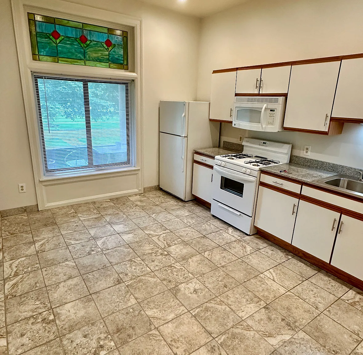 1 bed, 1100 sqft, $1,550 — Photo 4