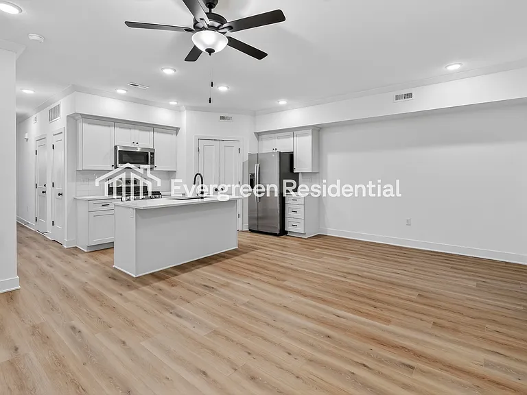 8221 N Berkley Ave — Photo 4