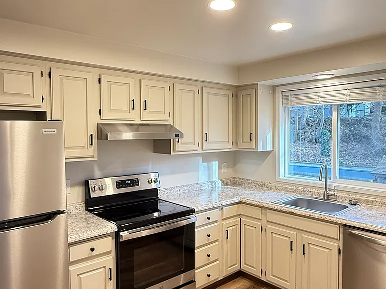 320 E 18th Ave #1 — Photo 3