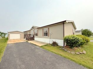 9 Swallow Ln, Beecher, IL 60401