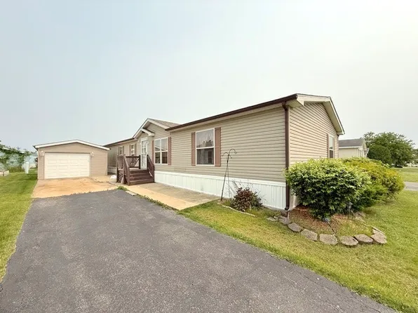 9 Swallow Ln, Beecher, IL 60401