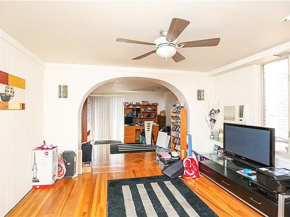 2nd image of 218 Avenue U