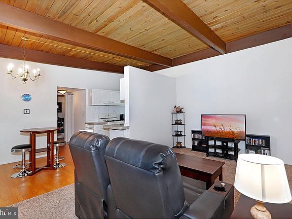 3rd image of 4913 Americana Dr APT 205