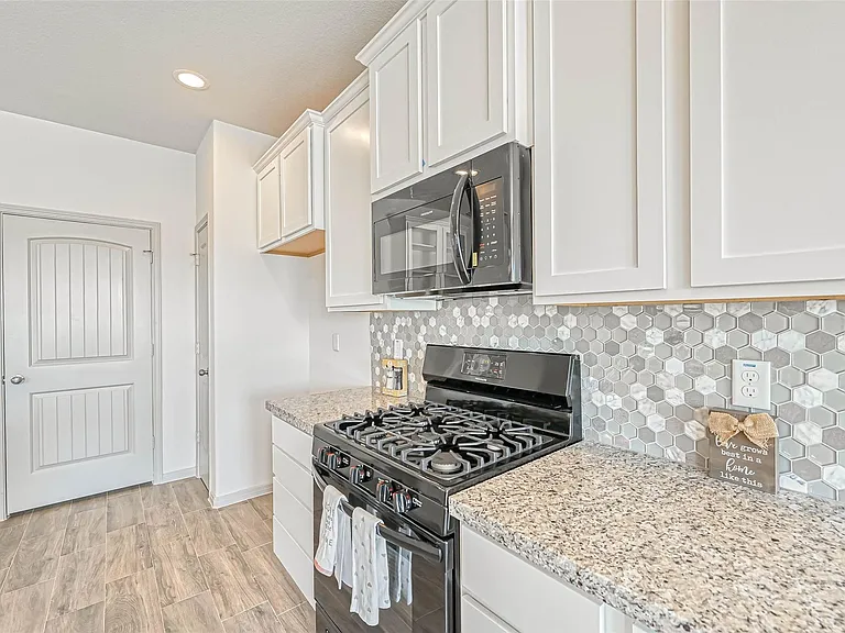 7910 Cypress Country Dr — Photo 14