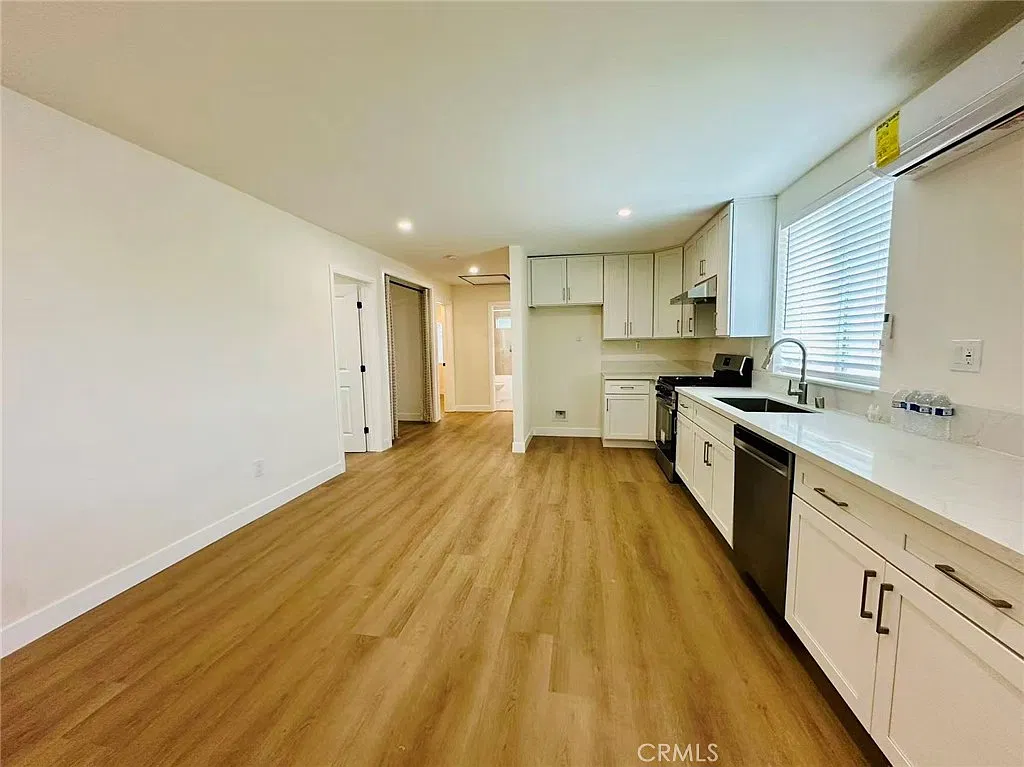 4 bed, 1200 sqft, $3,180 — Photo 4