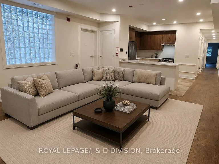 2579 Yonge St #202 — Photo 4