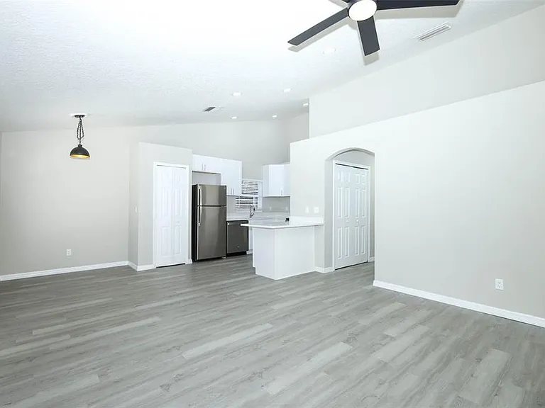 786 Lincoln Pkwy — Photo 4