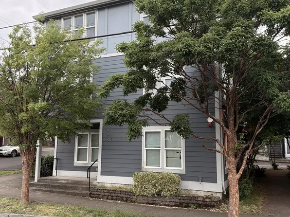 11911 SE Ash St #10, Portland, OR 97216
