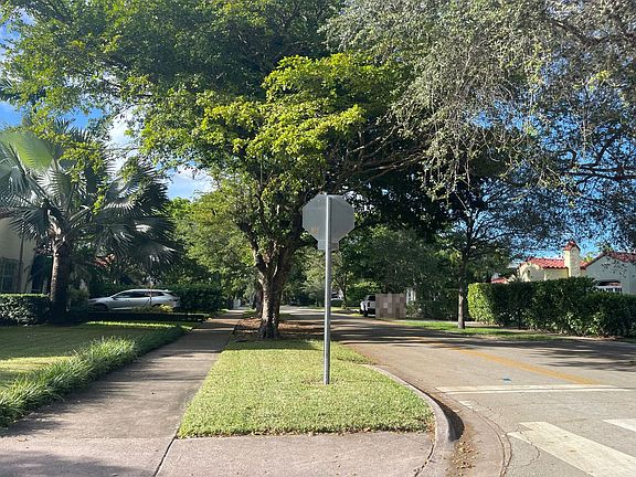 4th image of 1432 Venetia Ave